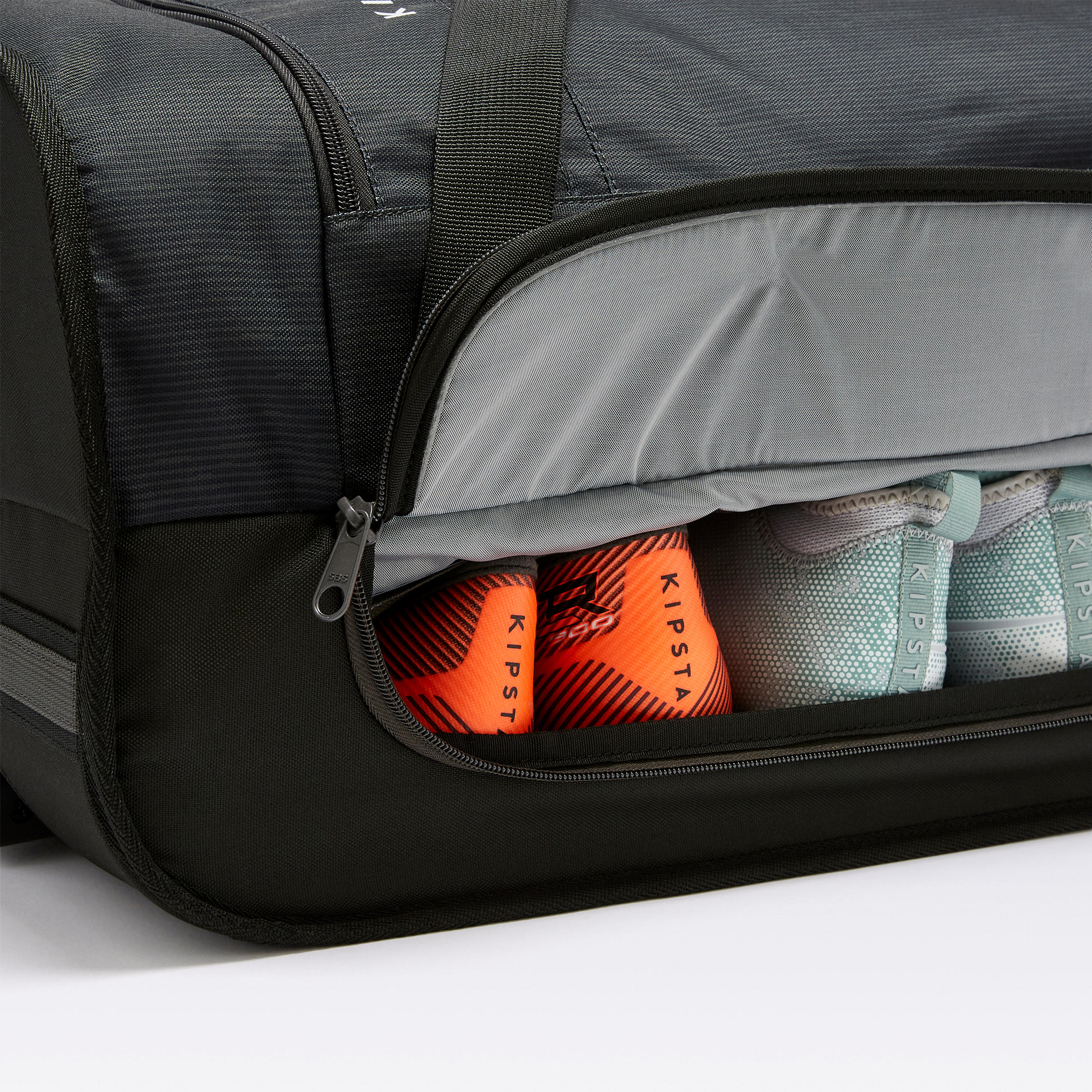 roller_bag_70L_essential_black